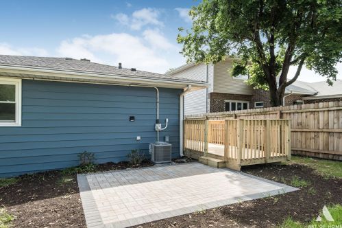 5801 Holmes Ave, Willowbrook IL  60514-1723 exterior