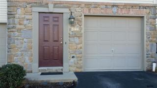 2744 Hunters Crest Dr, York, PA 17402-8526