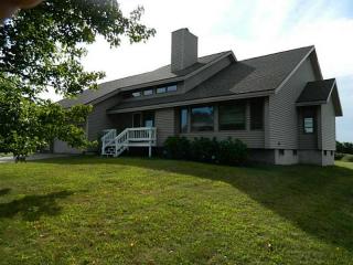 7 Fairway Ave, Westerly, RI 02891-3607