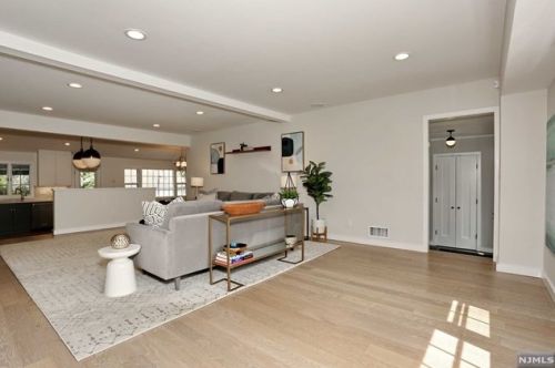 372 Vesta Ct, Ridgewood, NJ 07450-2617