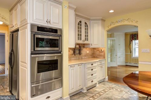 104 Treaty Elm Ln, Tavistock NJ 08033-3413 exterior