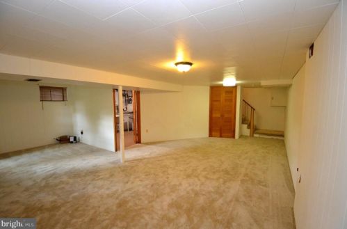 8715 Kenilworth Dr, Springfield VA  22151-1101 exterior