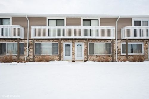 34324 Birch Ln, Gurnee, IL 60031-2500