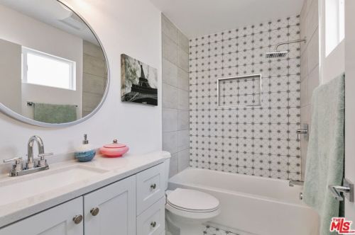6736 Woodley Ave, Van Nuys CA  91406-5963 exterior