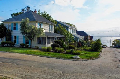67 Surf Ave, Warwick, RI 02889-6128