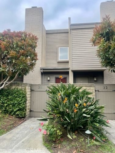 31 Village Pkwy, Santa Monica, CA 90405-2852