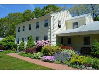 30 Broadview Dr, Barrington, RI 02806-4012