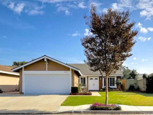 10698 Thomas Cir, Cypress, CA 90630-4963