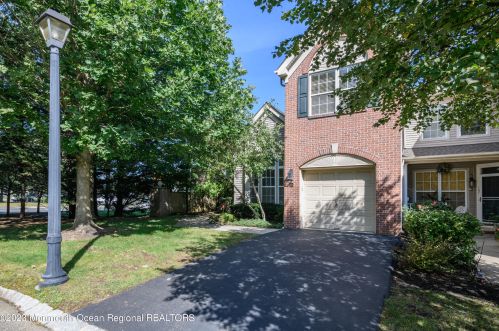 100 Nutmeg Ln, Holmdel Village, NJ 07733-2784