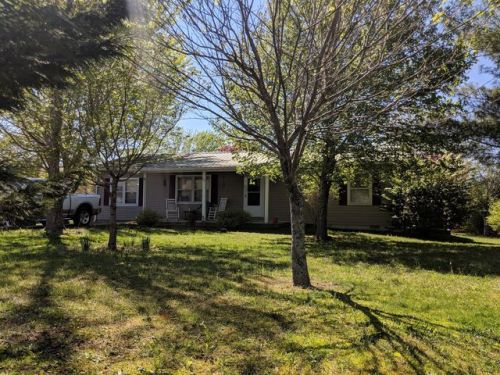 49 B St, Hillsboro, TN 37342-3646