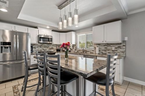 16975 Obsidian Dr, Riverside CA  92508-9407 exterior
