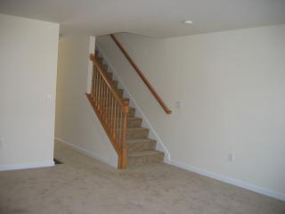 19 Tammy Ct, Hudson NH  03051-6900 exterior