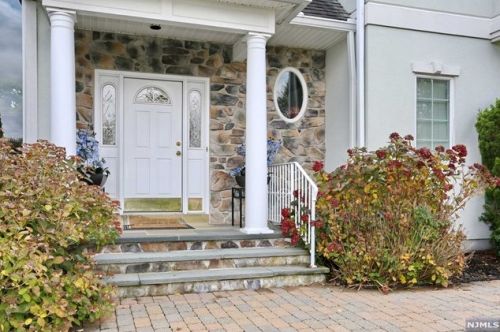 6 Rio Vista Dr, Mahwah, NJ 07430-2521