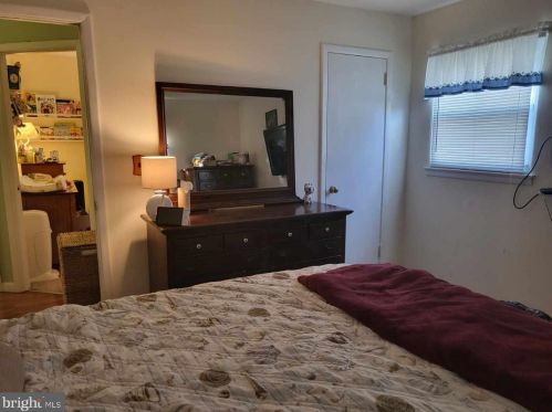 37 Longwood Dr, Trenton NJ 08620-2415 exterior