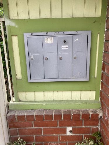 1061 Springfield St, Upland CA 91786-2633 exterior