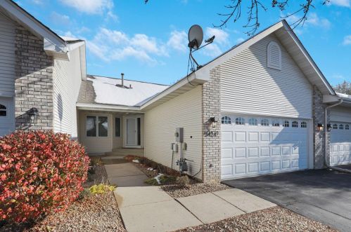 3424 Eagan Oaks Ct, Saint Paul, MN 55123-2468