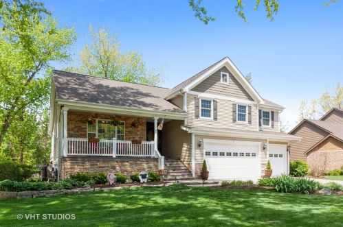 940 Willow Ln, Barrington Hills, IL 60118