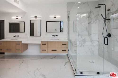 3523 Dixie Canyon Pl, Van Nuys CA  91423-4820 exterior