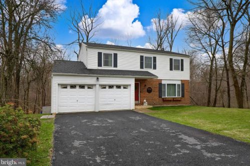 996 Martin Ln, Harrisburg, PA 17111-5033
