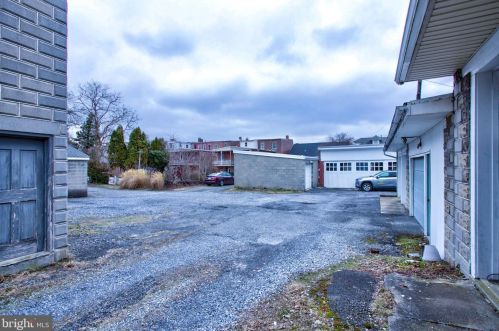 827 Walnut St, Lancaster PA  17602-2436 exterior