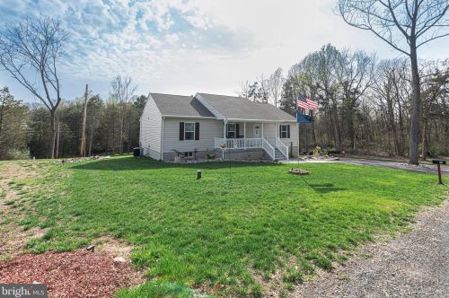 159 Mountain View Dr, Harpers Ferry, WV 25425-6294