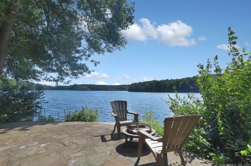 99 Lakeview Dr, Colchester, CT 06415-2333