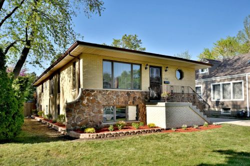 1708 Campbell Ave, Des Plaines, IL 60016-6709