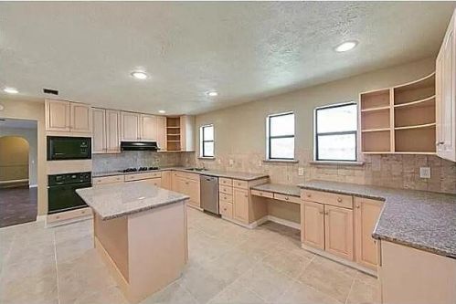 1724 Midcrest Dr, Plano TX  75075-8537 exterior