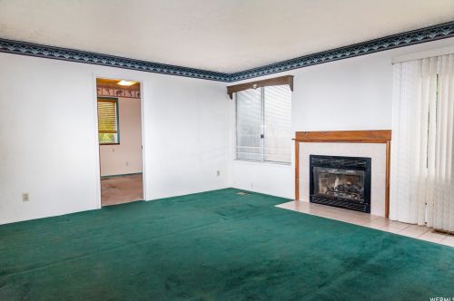 6376 Pawnee Dr, Taylorsville, UT 84081-4036