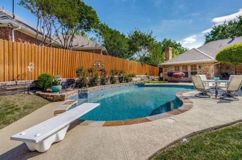 2101 Nob Hl, Carrollton TX 75006-2822 exterior