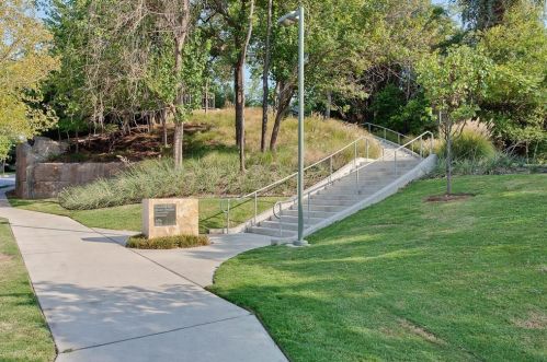 3303 Blackburn St, Dallas TX  75204-1545 exterior