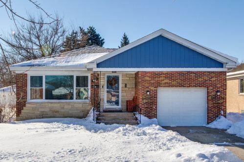 6917 Birchwood Ave, Niles, IL 60714-3713