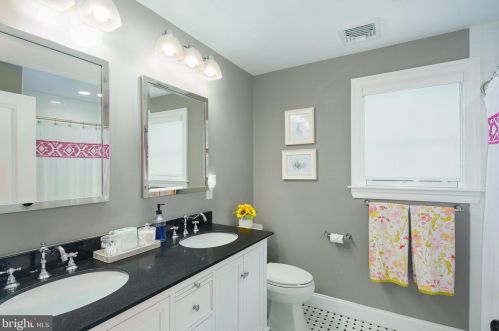 308 Linden Ave, Tavistock NJ 08033-2519 exterior