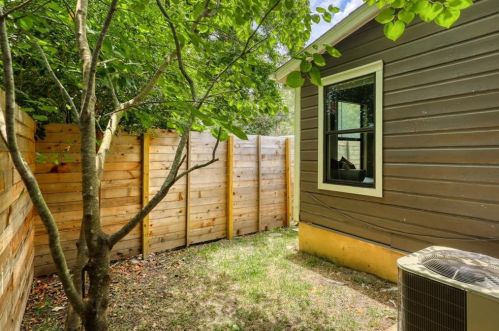 1501 Alguno Rd, Austin TX  78757-3303 exterior