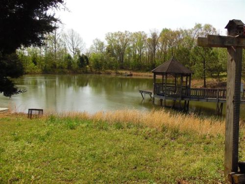 137 Bowen Rd, Hohenwald, TN 38462-2555