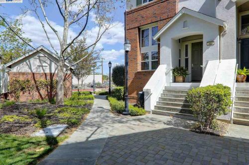 2812 4th St, Livermore, CA 94550-3259