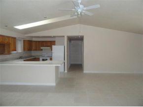 67 Penacook St, Concord, NH 03301-3105