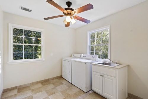 1386 Hanover West Dr, Atlanta GA  30327-1139 exterior