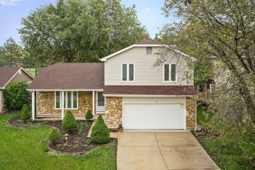 10 Boxwood Ct, Streamwood, IL 60107-1909