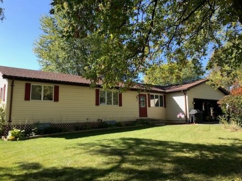302 Hickory Ln, Antioch, IL 60002-1600