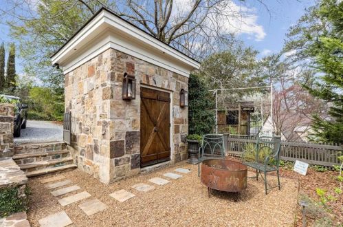 395 Beverly Rd, Atlanta GA  30309-2728 exterior