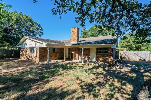 2401 Weiler Blvd, Fort Worth TX  76112-5042 exterior