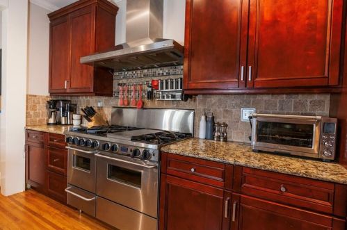 927 Courtenay Dr, Atlanta GA  30306-3426 exterior