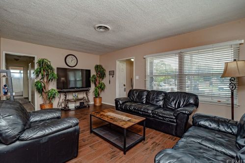 10072 Omar St, Riverside, CA 92503-4118