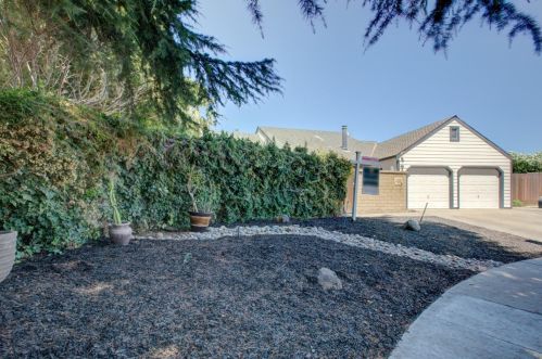 1425 Glenhaven Dr, Modesto, CA 95355-1106