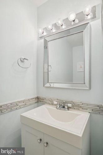 18 Kinsman View Cir, Silver Spring MD 20901-1652 exterior