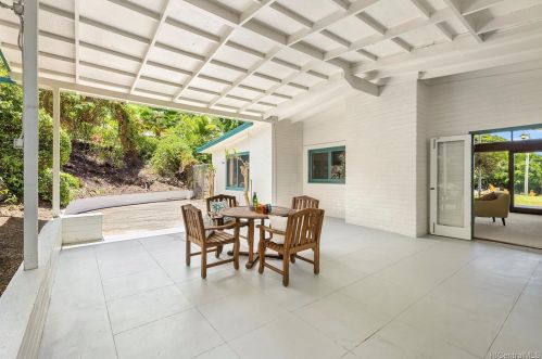 2024 Manoa Rd, Honolulu HI  96822-2120 exterior