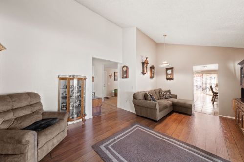 9479 Stirrup St, Riverside CA  92509-4960 exterior