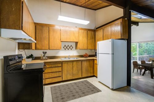21568 Mary Alice Way, Los Gatos, CA 95033-8917
