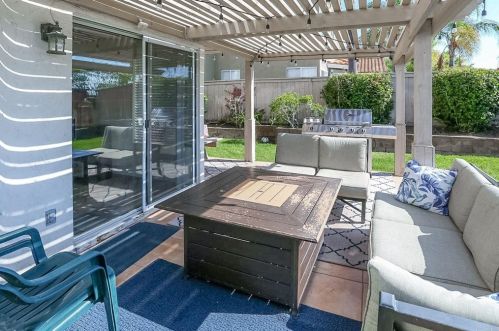 1894 Timber Trl, Vista CA 92081-7326 exterior